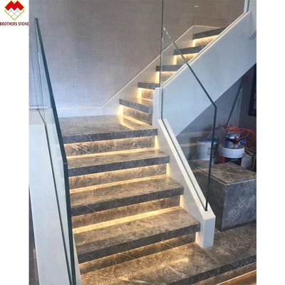 유럽 디자인 흰색 회색 곡물 대리석 조각 계단 발판 및 리저 현대 스타일 직제철 장식 실내 계단