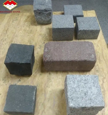 크기에 맞게 잘라낸 회색 화염 대리석 큐브 스톤 10x10x10으로 집 외관을 업그레이드하세요
